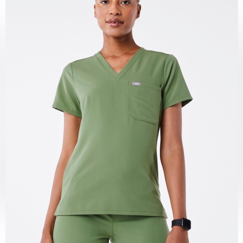 Figs fern color Catarina scrub top